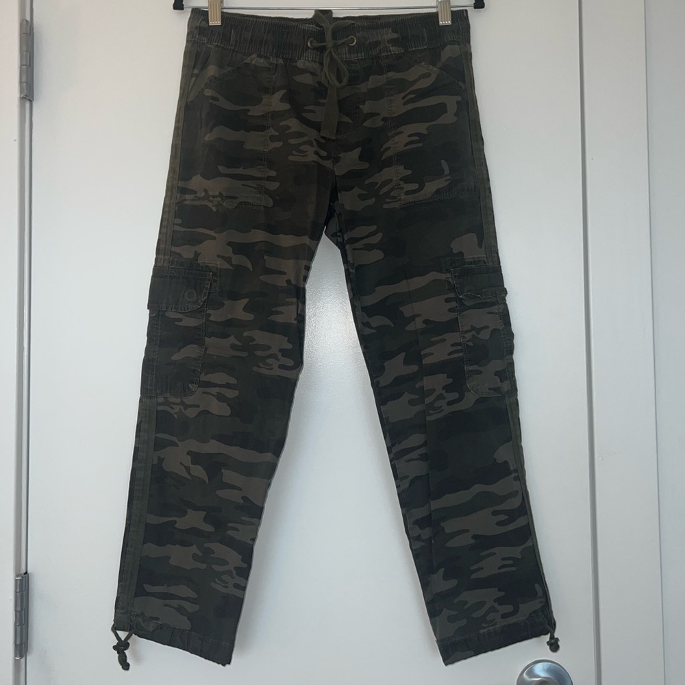 Sanctuary Women’s Cropped Camo Cargo Pants 28